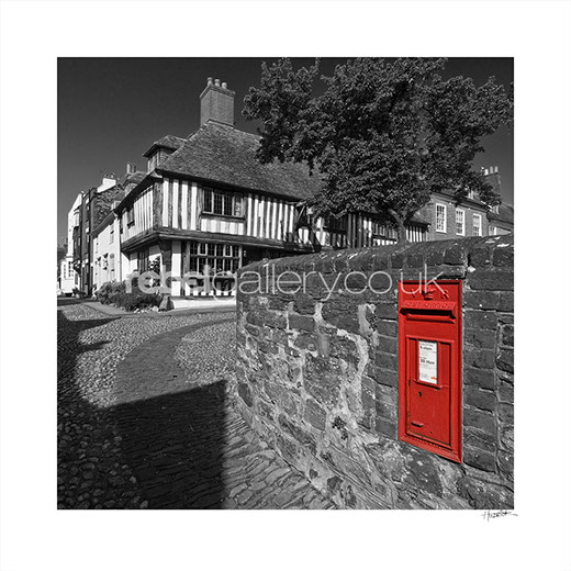 Photograph of Victorian Postbox in Rye, East Sussex by Hastings Photographer Jon "Huldrick' Wilhelm.