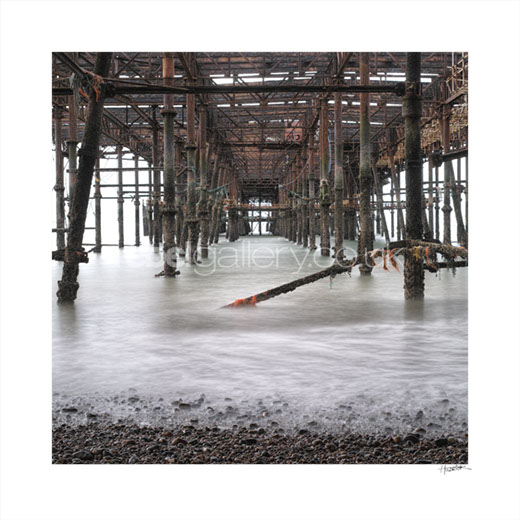 Photograph taken under Hastings Pier by Huldrick.